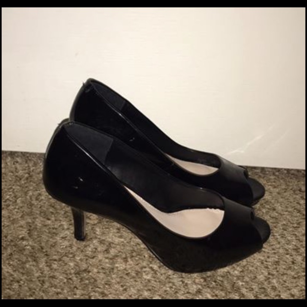 Vince Camuto KIRA BLACK LEATHER PEEP TOE PUMPS